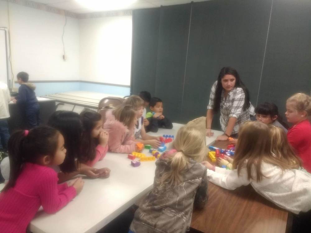 High School Students Visit 2nd Grade